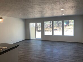 2232 E Winger Rd in Spokane, WA - Building Photo - Building Photo