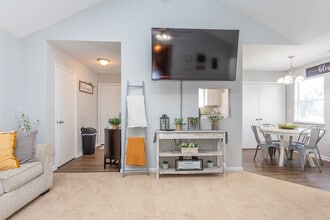 Mallard Cove Apartments in Sanford, NC - Foto de edificio - Interior Photo