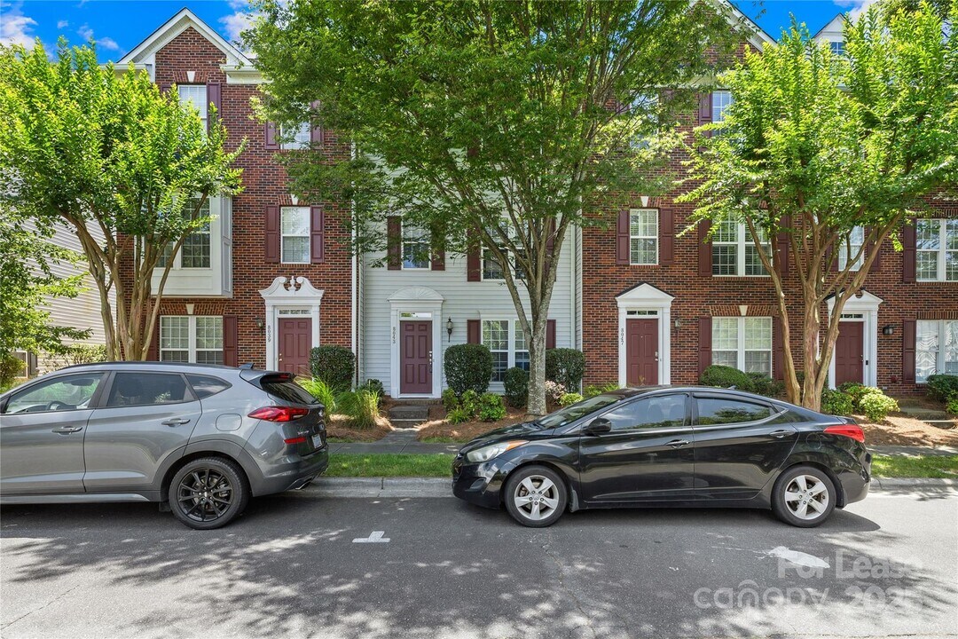 8043 Bristle Toe Ln in Charlotte, NC - Building Photo