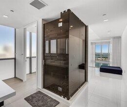 1100 Biscayne Blvd, Unit 2907 in Miami, FL - Foto de edificio - Building Photo