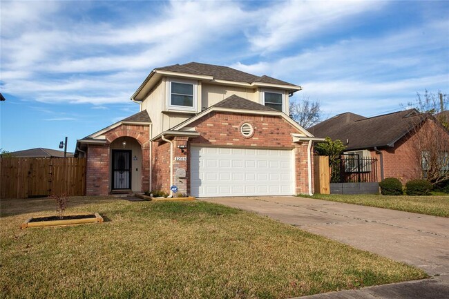 12018 Southmeadow Dr in Stafford, TX - Foto de edificio - Building Photo