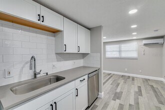 13496 W Rena Dr in Largo, FL - Building Photo - Building Photo