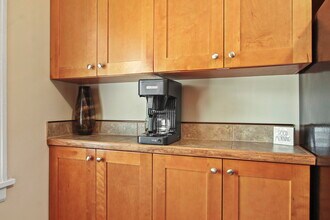 1402 N Jackson St, Unit 1 in Waukegan, IL - Foto de edificio - Building Photo