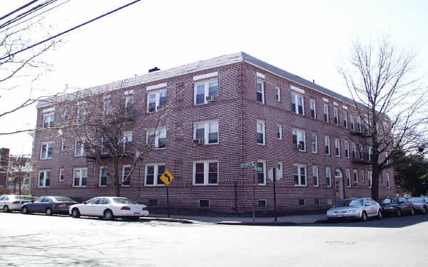 2854 Wellman Ave in Bronx, NY - Building Photo