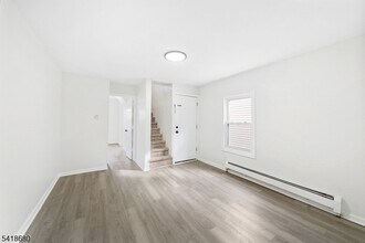 334 Pine St in Elizabeth, NJ - Building Photo - Building Photo