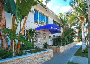 8576 Holloway Dr in West Hollywood, CA - Foto de edificio - Building Photo