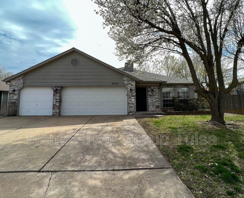 9008 E 87th St in Tulsa, OK - Building Photo