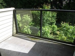 3382 Viewmount Dr in Port Moody, BC - Building Photo - Building Photo