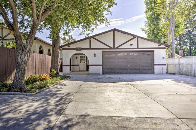 7710 Wentworth St in Tujunga, CA - Building Photo - Building Photo