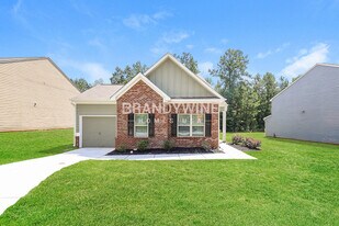 3332 Lowland Dr in Douglasville, GA - Building Photo