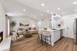 17331 Red Oak Dr in Houston, TX - Building Photo