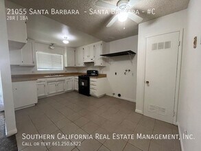 21055 Santa Barbara Dr in Tehachapi, CA - Building Photo - Building Photo
