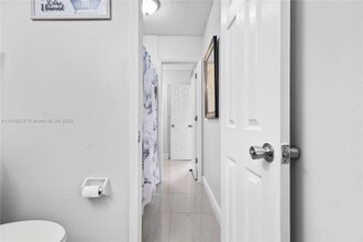 8360 NW 8th St in Miami, FL - Building Photo - Building Photo