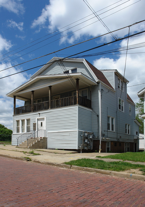 1113 Ackley St in Akron, OH - Building Photo