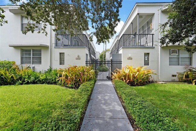 966 Biarritz Dr in Miami Beach, FL - Building Photo - Building Photo