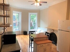 109 Pembroke St, Unit 2 in Boston, MA - Building Photo - Building Photo