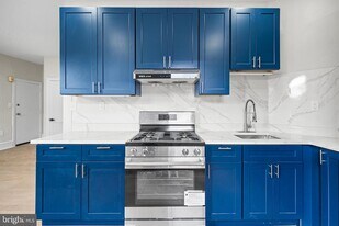 775 S 8th St in Philadelphia, PA - Building Photo
