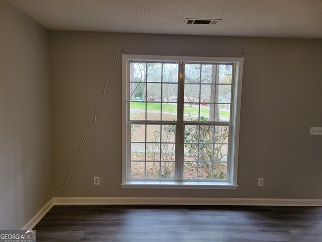 6205 Sweetgum Trail in Flowery Branch, GA - Foto de edificio - Building Photo