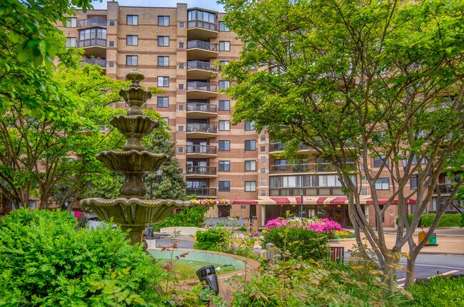 8370 Greensboro Dr, Unit 211 in McLean, VA - Building Photo - Building Photo