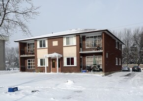 628 Silverbirch Rd in Waterloo, ON - Building Photo