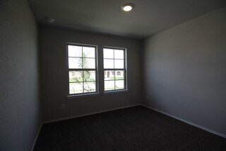 215 Rockbridge Dr in Huntsville, TX - Foto de edificio - Building Photo