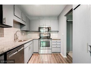 7301 W 101st St in Bloomington, MN - Building Photo - Building Photo