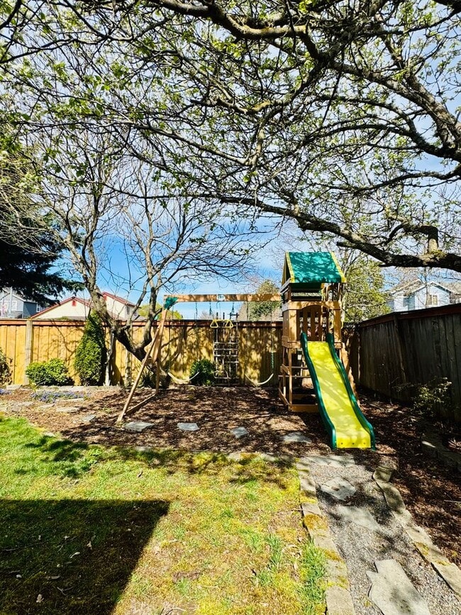 1575 Adelman Loop in Eugene, OR - Building Photo - Building Photo