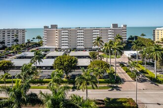 Naples Continental in Naples, FL - Foto de edificio - Building Photo