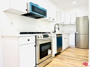 938 W Glenoaks Blvd in Glendale, CA - Building Photo - Building Photo