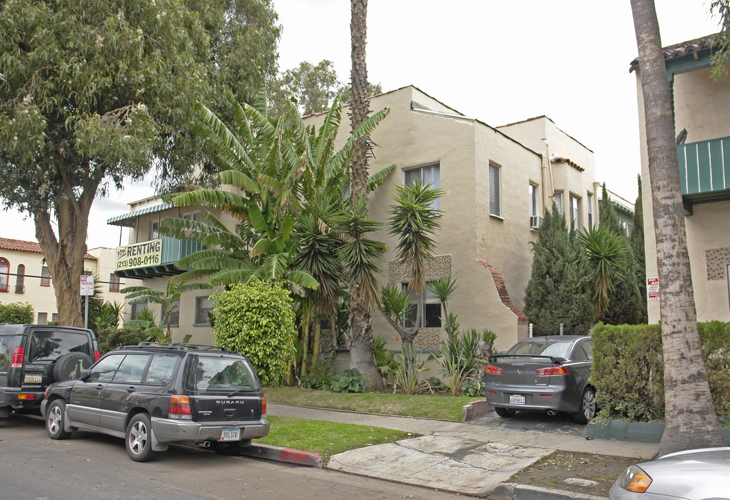 366 N Orange Grove Ave in Los Angeles, CA - Building Photo