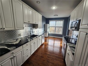 42 Lawrence Ave in Danbury, CT - Building Photo - Building Photo