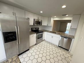441 NE 195th St in Miami, FL - Building Photo - Building Photo