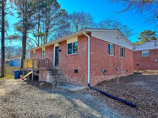 property at 2406 Quincy St