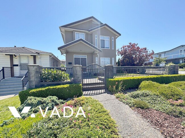 4402 Oxford St in Burnaby, BC - Building Photo - Building Photo