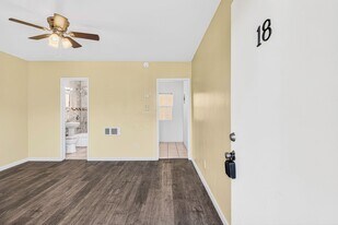 904 Atlantic Ave in Long Beach, CA - Building Photo