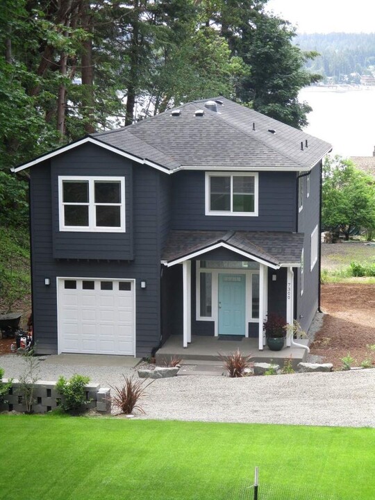 7300 Ford Dr NW in Gig Harbor, WA - Building Photo