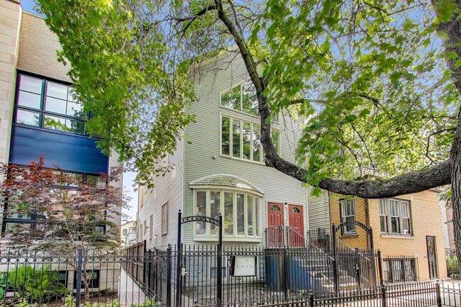 property at 1229 W Wellington Ave