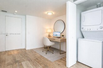 650 NE 32nd St in Miami, FL - Building Photo - Building Photo