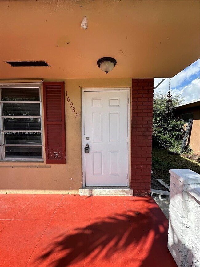 16980 N Miami Ave-Unit -16982 in North Miami Beach, FL - Foto de edificio - Building Photo
