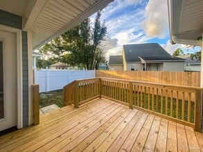 5990 W Bay Point Dr in Pensacola, FL - Building Photo - Building Photo