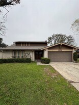 8523 Redcliff Rd in Houston, TX - Building Photo