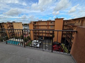 1800 W 54th St, Unit 409 in Hialeah, FL - Building Photo