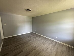 1204 S 7th St in Copperas Cove, TX - Foto de edificio - Building Photo