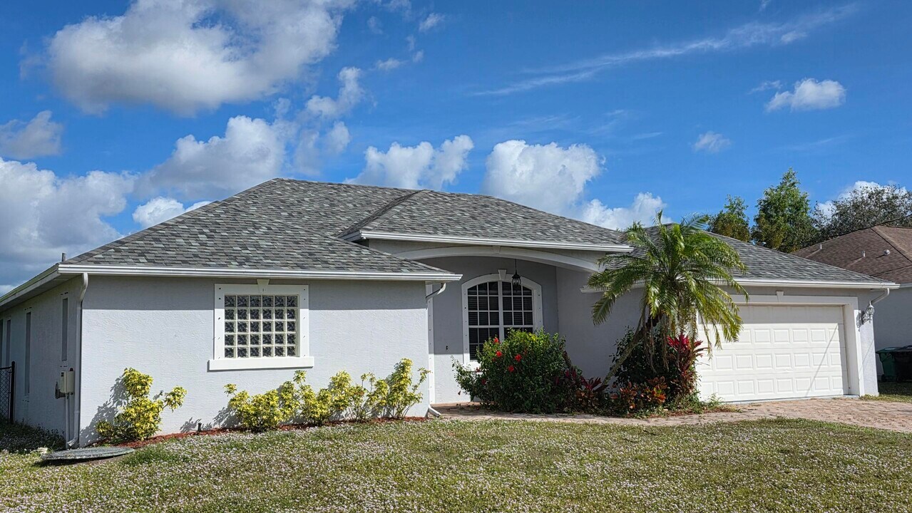5610 NW North Crisona Cir in Port St. Lucie, FL - Building Photo