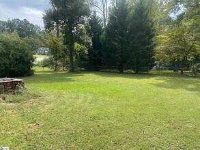 204 Oakwood Dr in Laurens, SC - Building Photo - Building Photo