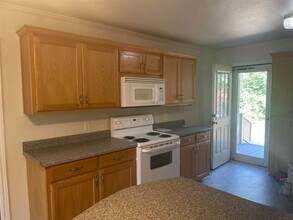 389 W Sloan St in Stephenville, TX - Building Photo - Building Photo