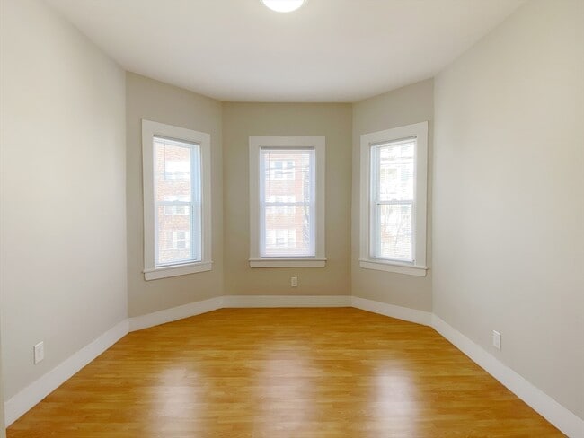 73 Campbell Ave in Revere, MA - Building Photo - Building Photo