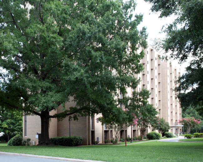 Hall Towers in Greensboro, NC - Building Photo - Building Photo