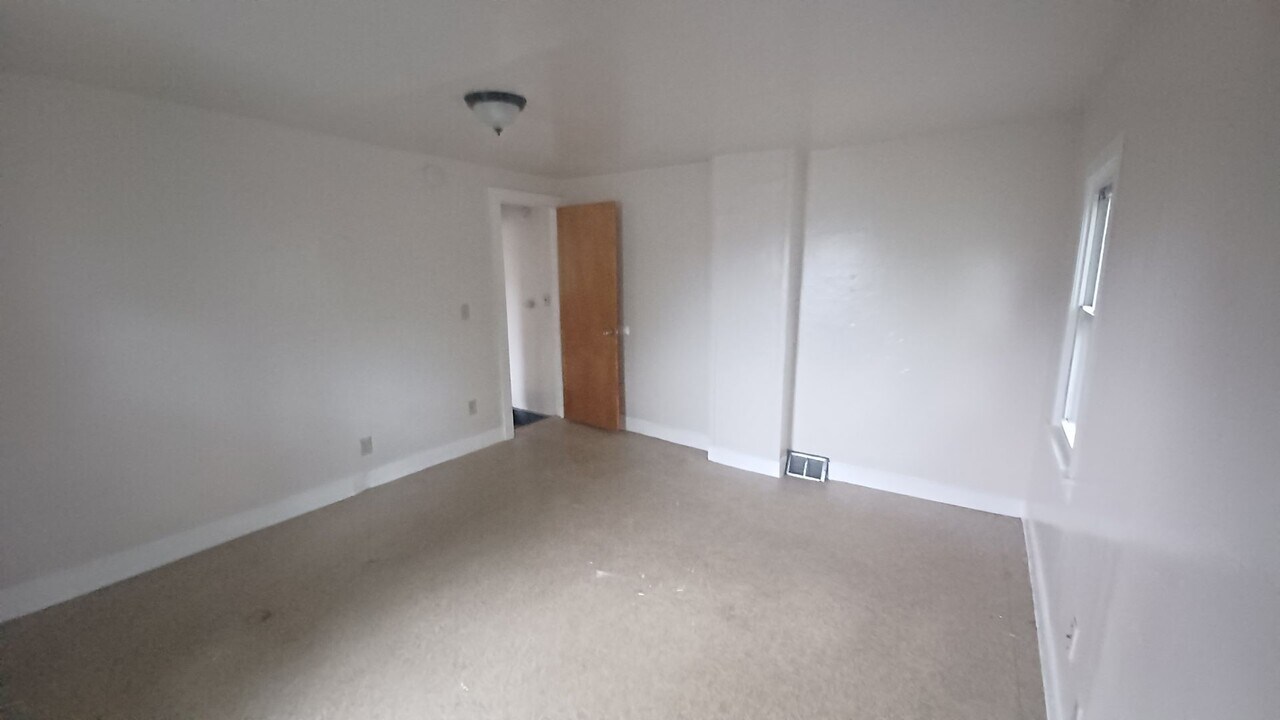 136 S Giles St in Bridgeton, NJ - Building Photo