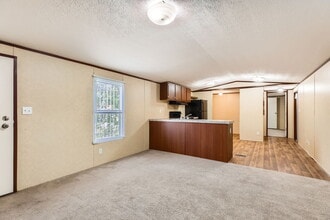 4423 E Houston St in San Antonio, TX - Foto de edificio - Building Photo